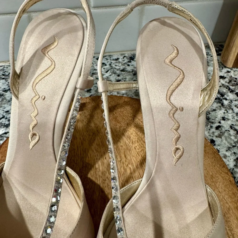 NWOB Nina Cream Slingback Heels With‎ Rhinestone Strap